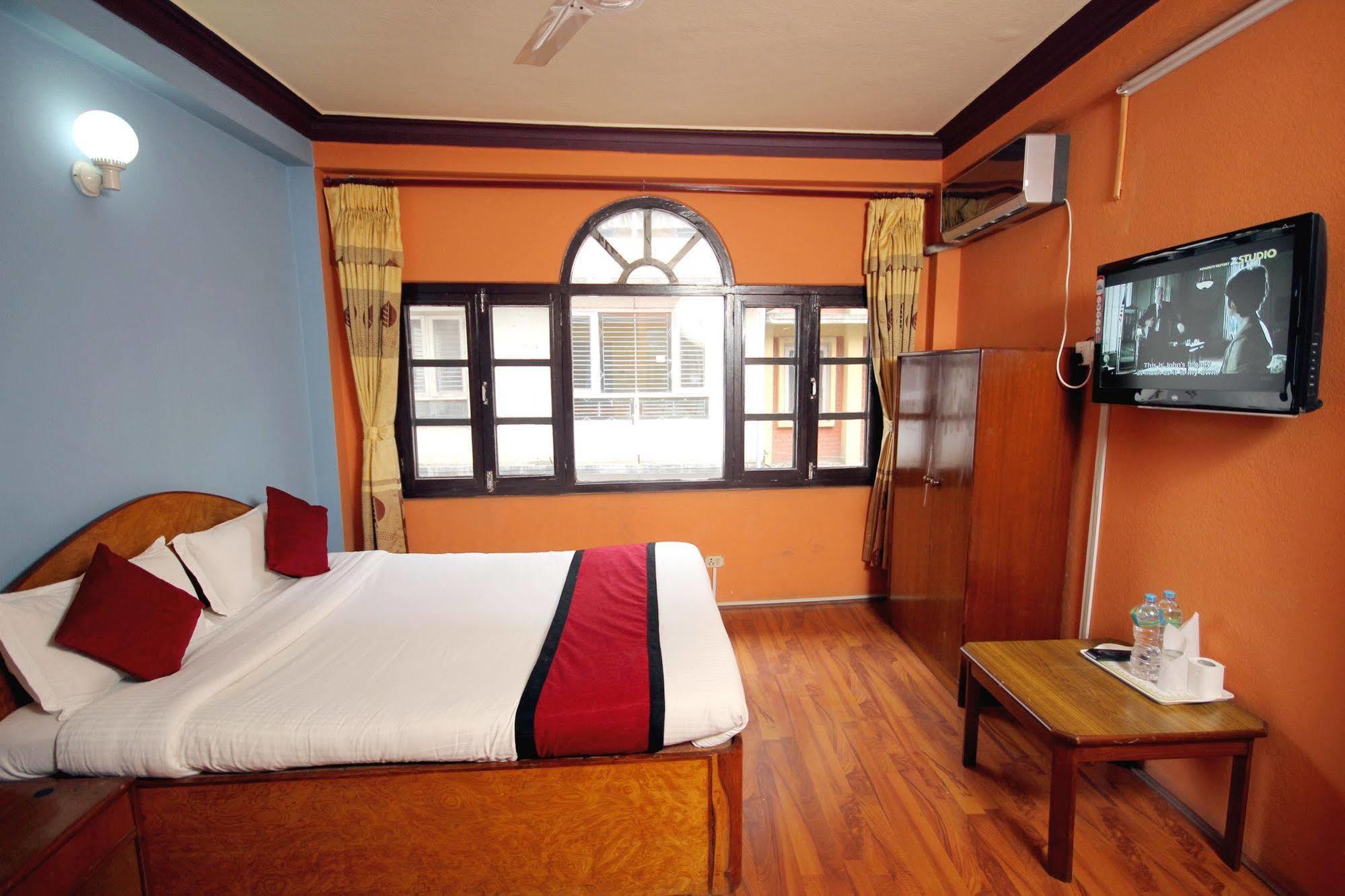 Hotel Holy Lodge Катманду Екстериор снимка